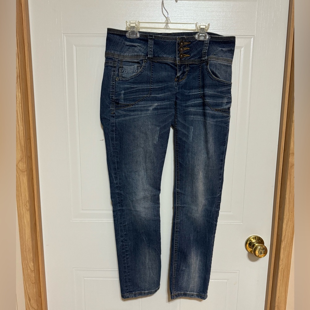 Almost Famous Sz 7 Straight Leg Jeans GUC😊😊